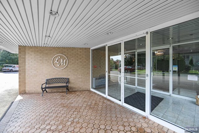 Foto del edificio - 38 Moonachie Rd