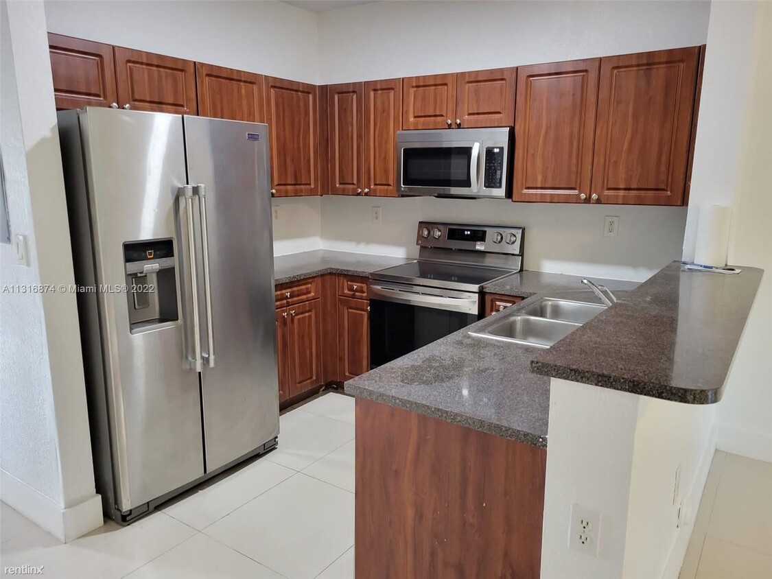 Foto principal - 3 br, 3.5 bath Townhome - Kendall Greens C...