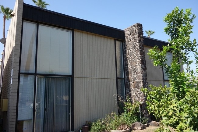Building Photo - 1123 E Maryland Ave