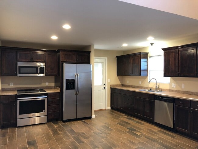 Building Photo - 4Bed/3.5Bath, Home, Corner Lot