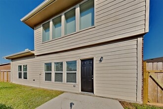 Building Photo - 5015 Mossy Bridge Dr