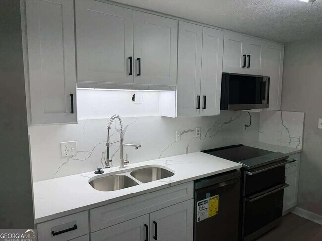Foto del edificio - 418 Engle Dr