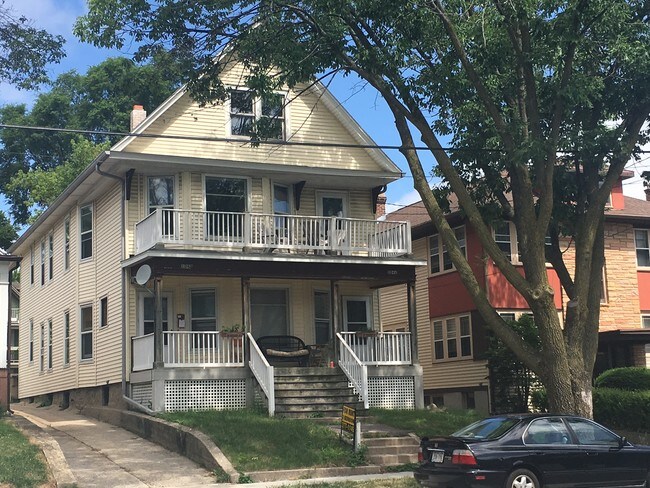 1042 East Johnson St - 1042 E Johnson St