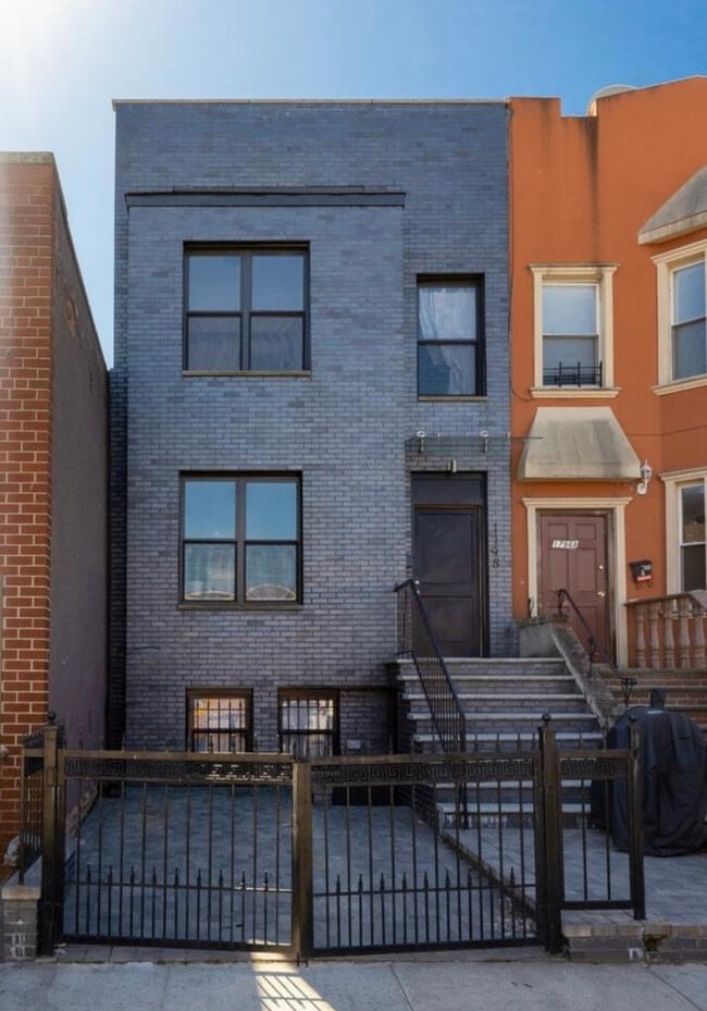 Building Photo - 1798 Pacific St
