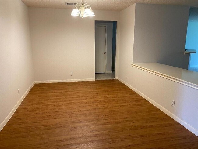 Building Photo - 4000 Barlow Dr