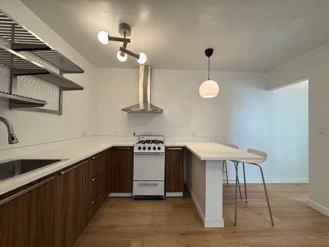Building Photo - 3261 Del Mar Ave