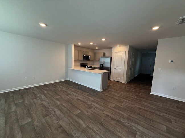 Foto del edificio - Elegant 3BR/2.5BA Smart Townhome in Sanfor...