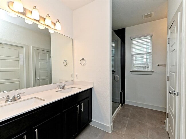 Building Photo - 2205 Capulet St