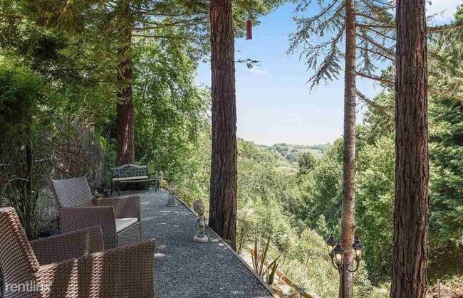 Foto del edificio - 5 br, 5 bath House - 12480 Skyline Blvd