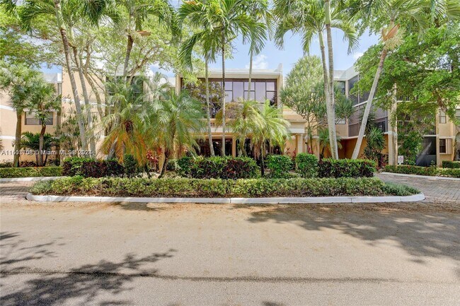 Building Photo - 16200 Golf Club Rd