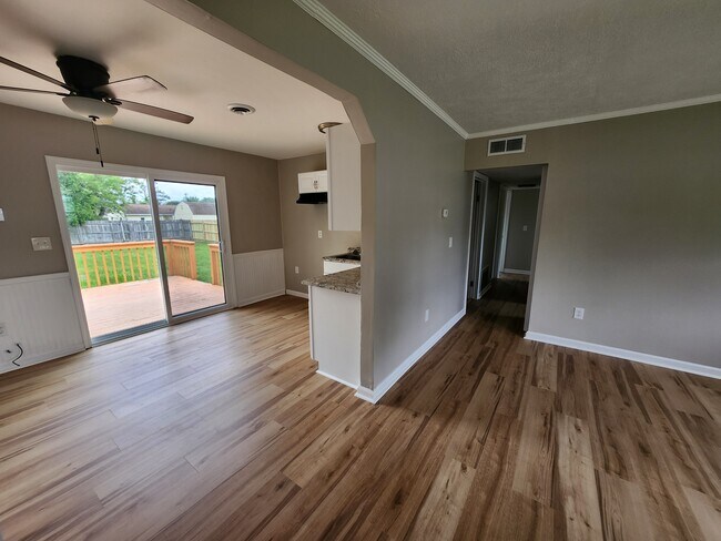 Foto del edificio - 7875 Mac Arthur Blvd