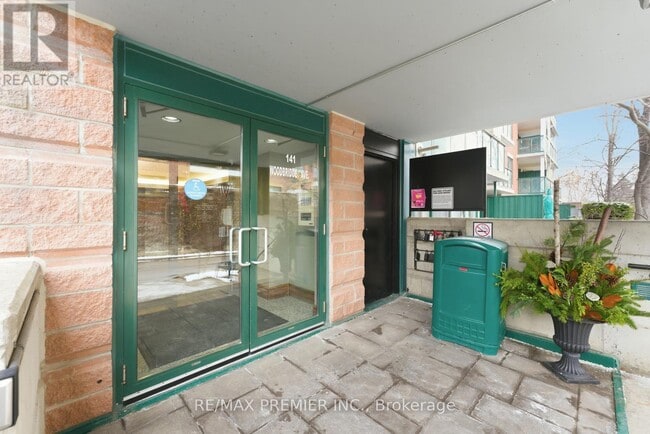 Photo du bâtiment - 141 Woodbridge Ave