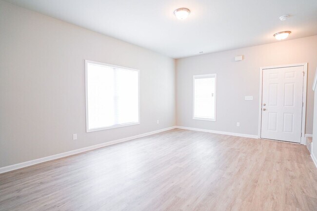 Foto del edificio - 2 Bedroom Townhome -Close to Downtown Clayton!