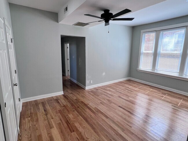 Building Photo - 4244 N Spaulding Ave