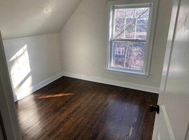 Building Photo - 16 Robeson St
