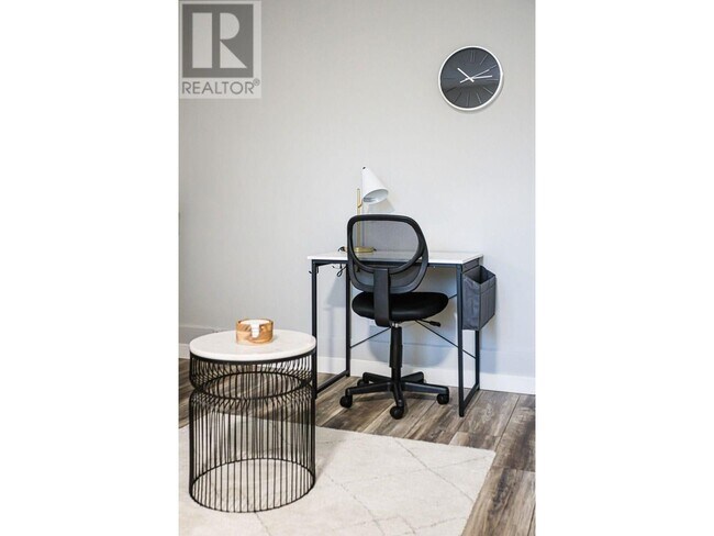 Photo du bâtiment - 233 W 13th Ave