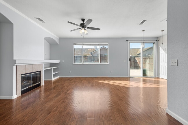 Building Photo - 1634 Sierra Creek Dr