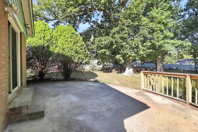 Building Photo - 6300 Monteith Dr