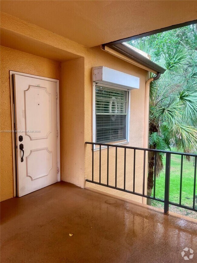 Building Photo - 430 Commodore Dr