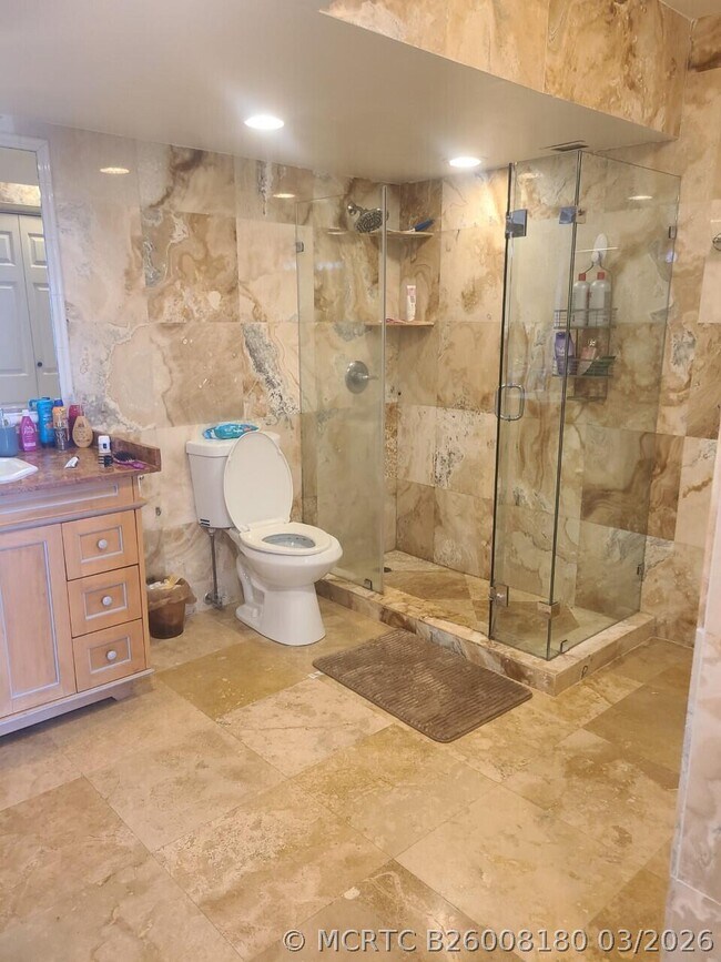 Building Photo - 3050 N Palm Aire Dr