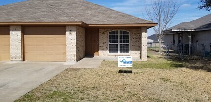 Building Photo - 2105 Agate Dr