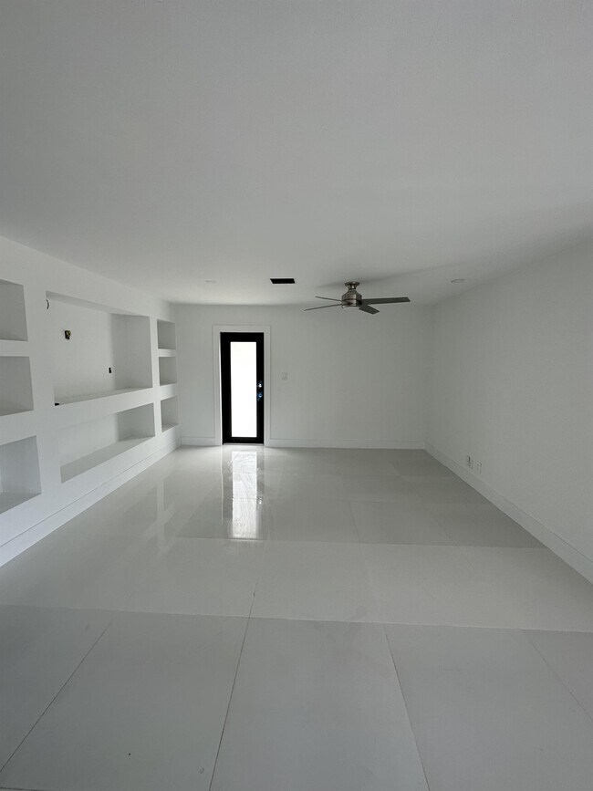 Foto del edificio - 683 106th Ave N