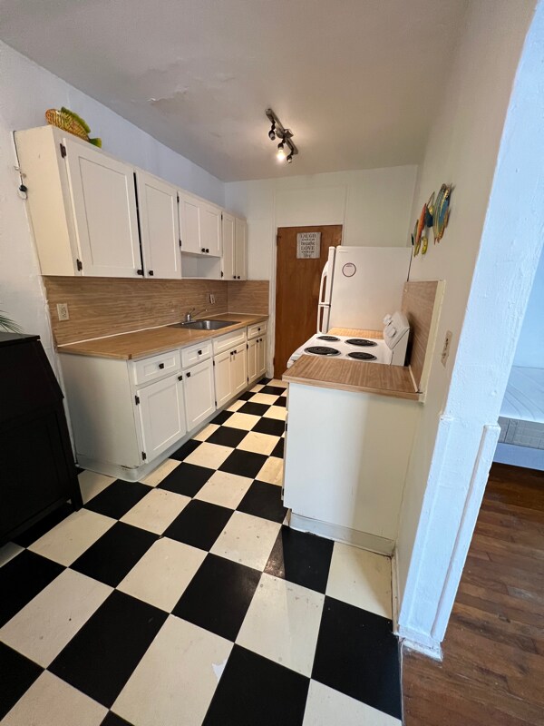 Building Photo - 1001 7th St