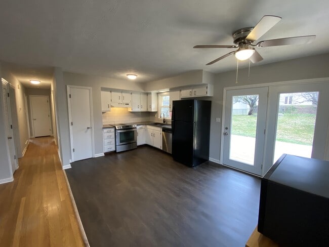 Foto del edificio - 4041 Foxe Basin Rd