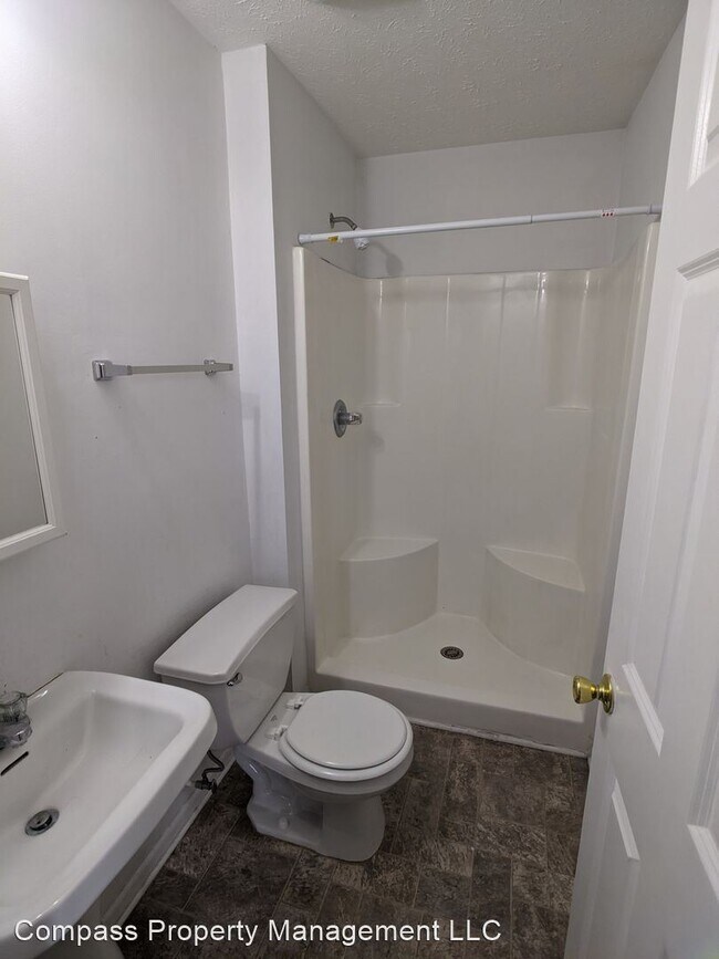 Building Photo - 3 br, 2.5 bath House - 2947 Carson Dr