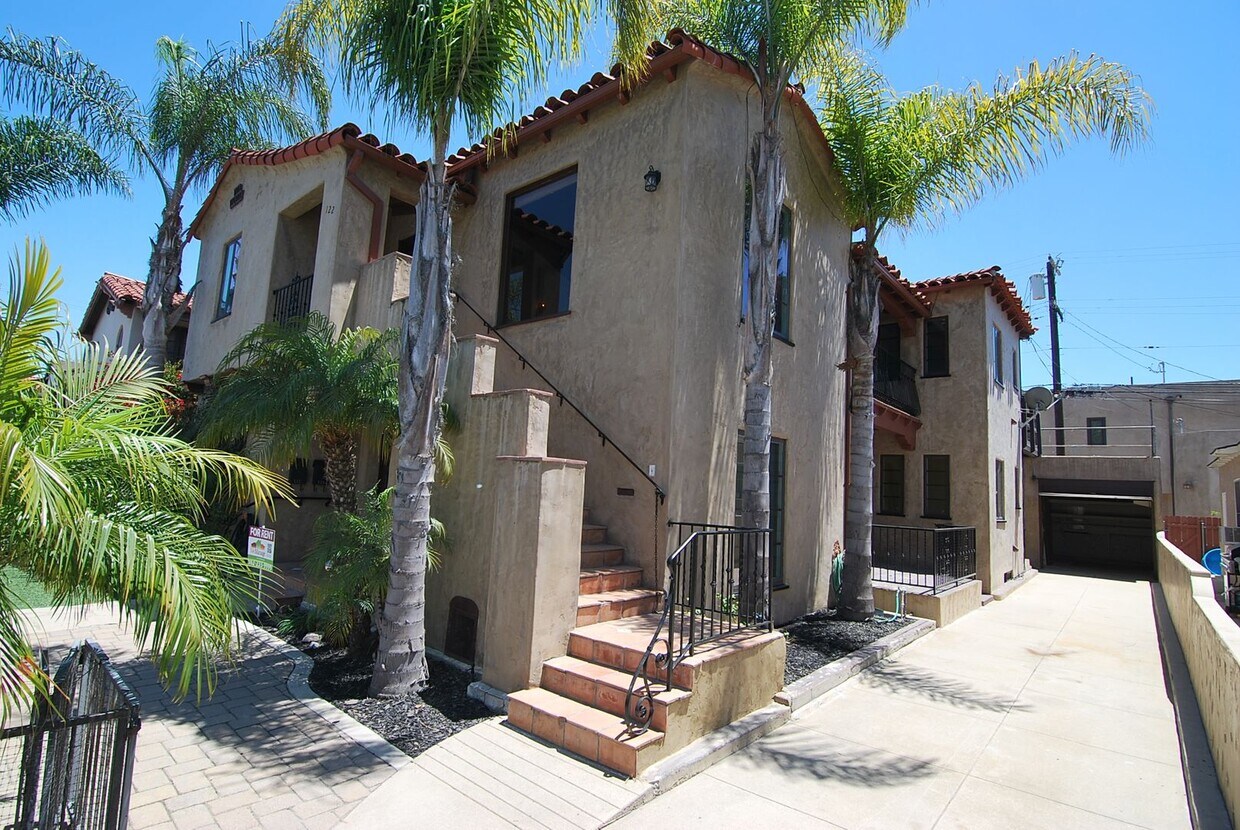 Primary Photo - 122-124 Nieto