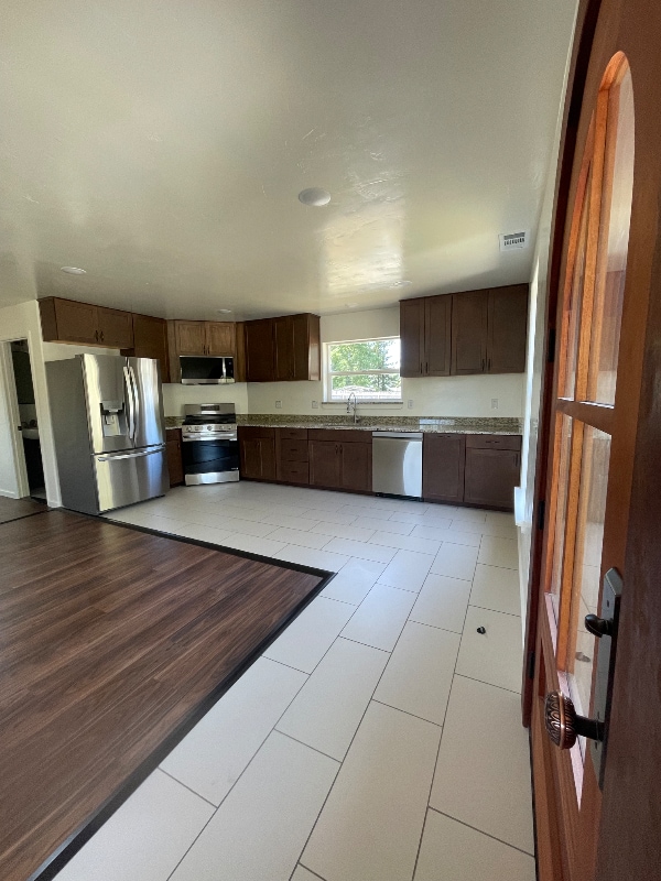Building Photo - 4666 Fieldbrook Rd
