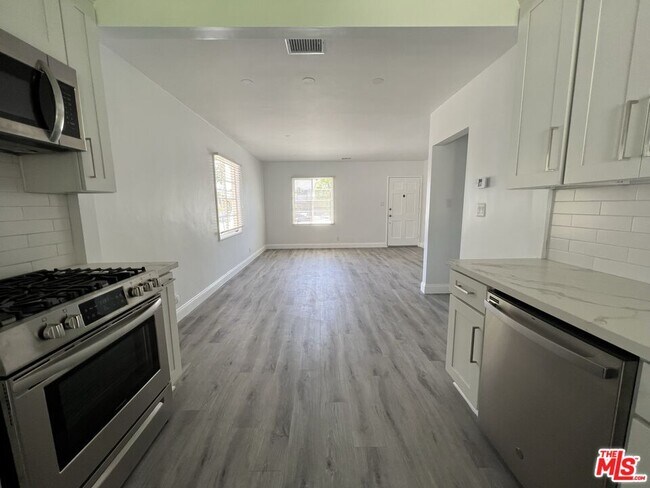Building Photo - 5835 Shoshone Ave