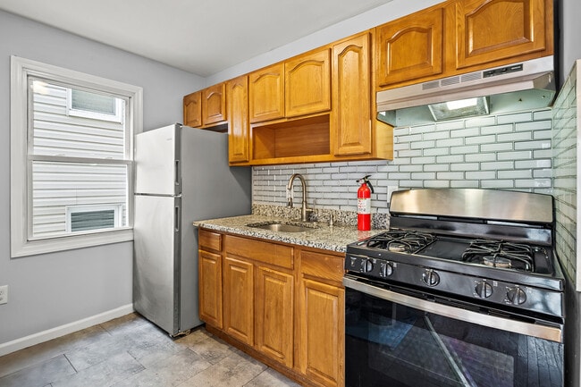 Building Photo - 137 Godwin Ave