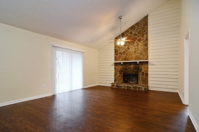 Building Photo - 6601 Valley Hill Dr SW
