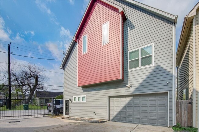 Building Photo - 738 Link Rd