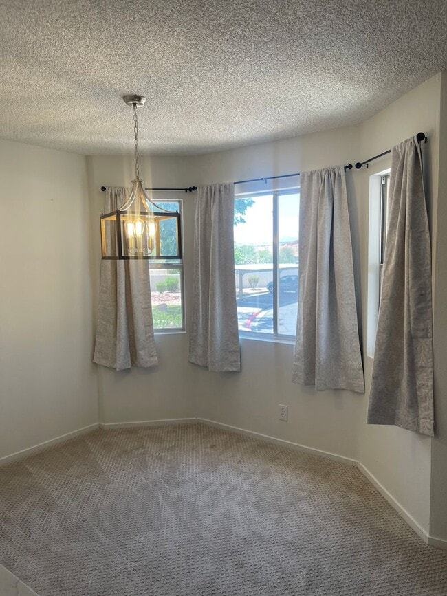 Building Photo - Beautiful upstairs 2-bedroom, 2-bathroom a...