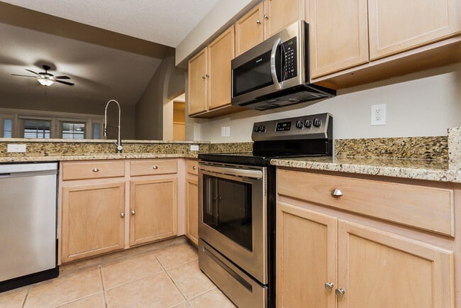 Building Photo - 3007 Summer House Dr