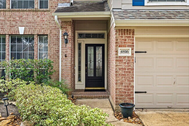 Foto del edificio - 4816 Cypress Spring Dr