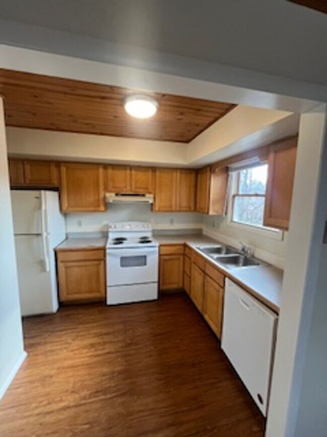 Foto del edificio - PRICE DROP! Charming 3 bed 2.5 bath Townhome! *6-MONTH LEASES ACCEPTED!*