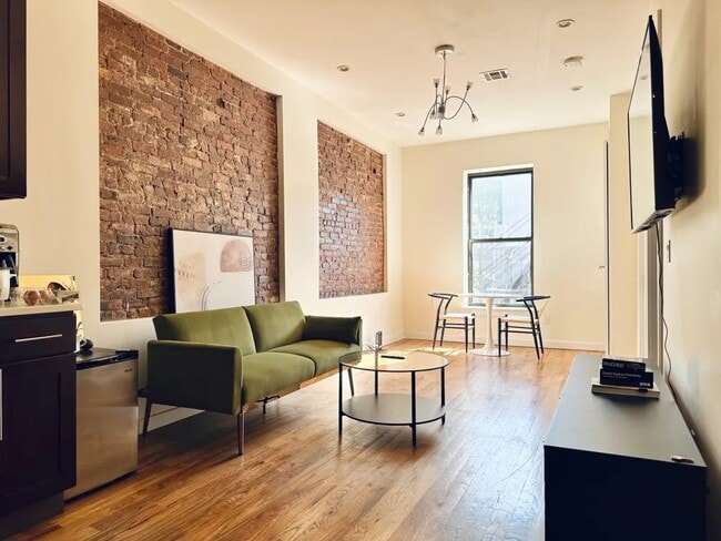 Furnished room/NOT APARTMENT - Furnished room/NOT APARTMENT