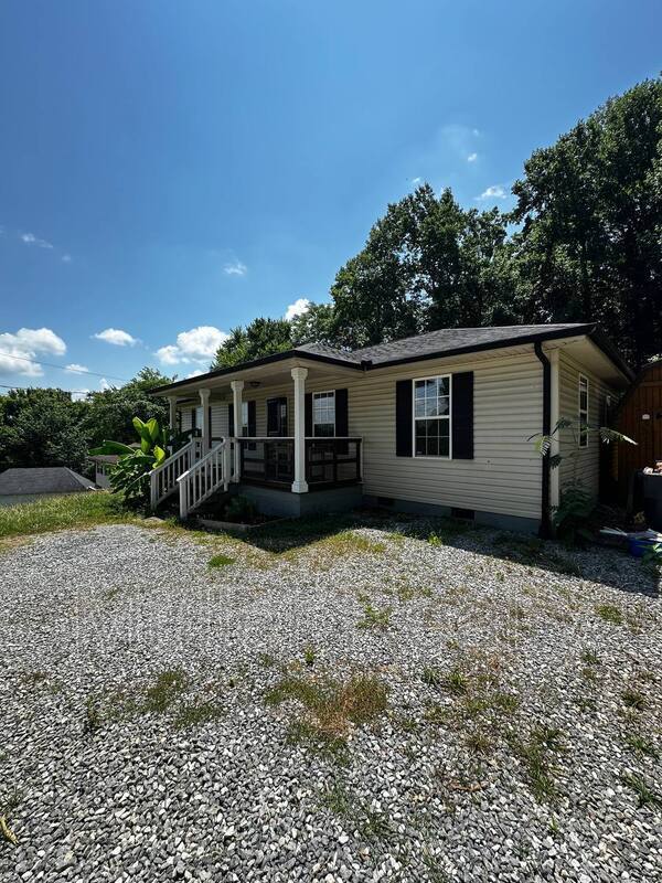 Building Photo - 621 Latham Ave