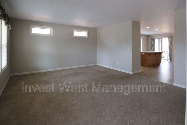 Building Photo - 10908 NE 88th Street