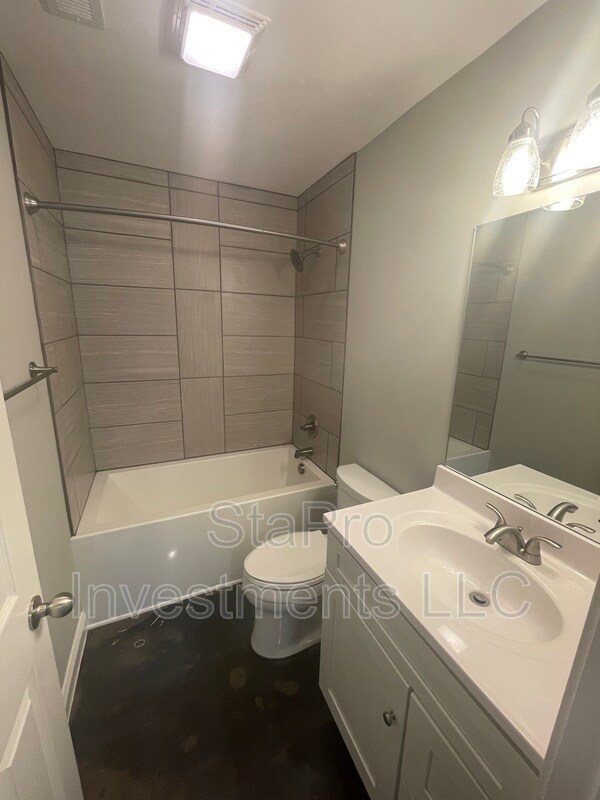 Foto del edificio - 65 McMurtry Rd