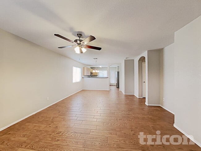 Building Photo - 873 E Geona St