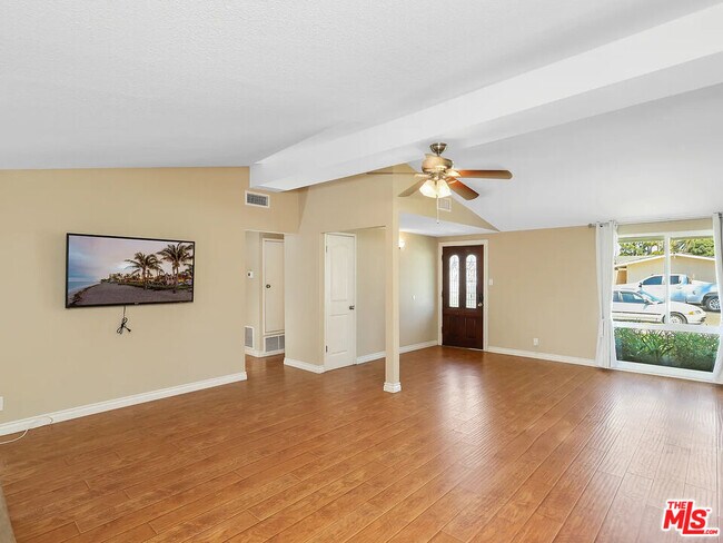 Foto del edificio - 526 N Emerald Dr
