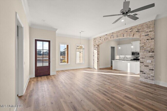 Building Photo - 464 Aurora Cir