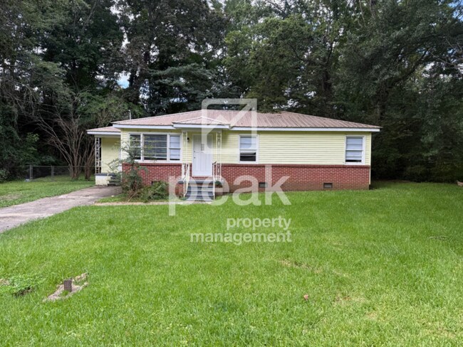 Foto del edificio - $1,275! 3Bed/ 1.5 Bath House! Located just...