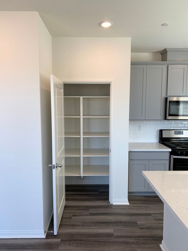 Foto del edificio - 18451 Mural Pl