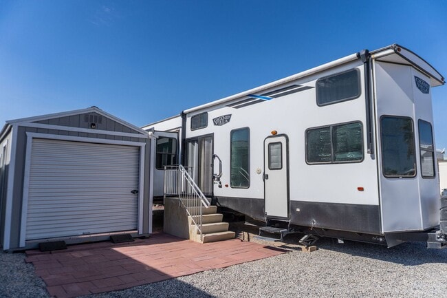 Building Photo - Turn-Key Park Model in Yuma Foothills – Fu...
