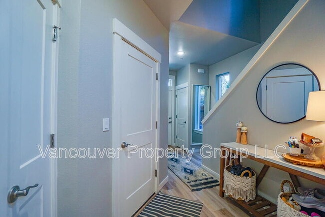Foto del edificio - 2429 NE 54th St